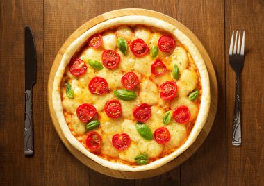 ahşap masa Pizza'da