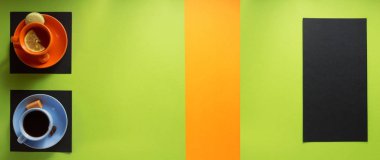 Bir fincan kahve ve çay. 