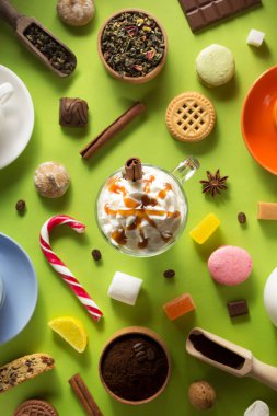 Kahve, tatlılar, çay ve kakao fincanları