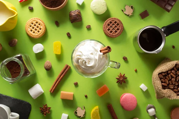 frappe kahve yeşil arka plan