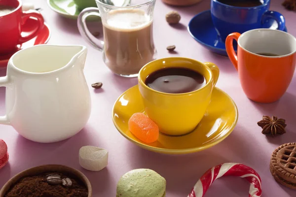 Kopjes koffie, thee en cacao — Stockfoto
