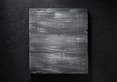 siyah arka plan üzerine kurulu