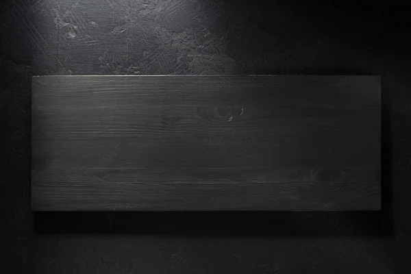 黒の背景に木製看板 — ストック写真