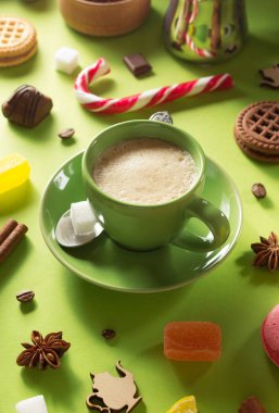 kahve, yeşil arka plan 