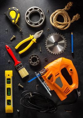 jig saw ve araçlar siyah 