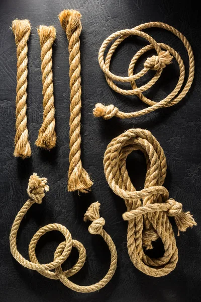 Ship ropes at table — Stock Photo, Image