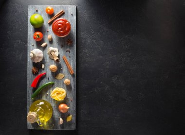 baharat ve otlar masada 