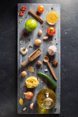 baharat ve otlar masada 