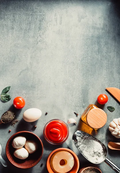 Élelmiszer, fűszer és gyógynövények, asztal, asztal — Stock Fotó
