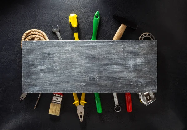 Herramientas e instrumentos sobre negro — Foto de Stock