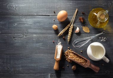 ekmek ve pastane ürünleri ahşap üzerine 