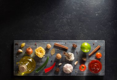 baharat ve otlar masada 