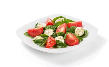 fesleğen, mozzarella ve domates salatası
