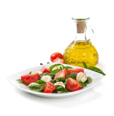 fesleğen, mozzarella ve domates salatası