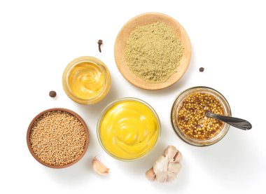 kapta beyaz zemin üzerine hardal sosu