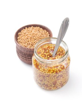 beyaz üzerine kavanoza hardal dijon sos