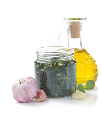 pesto sos ve beyaz madde 