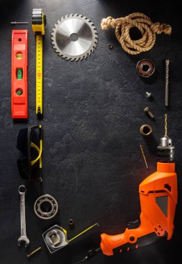 Elektrikli matkap ve araçları siyah 