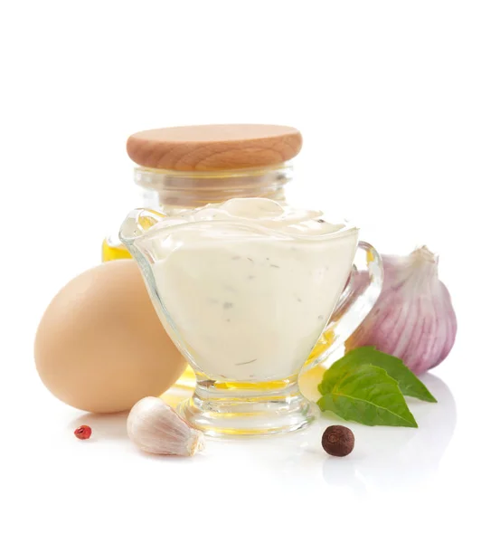 Sauce mayonnaise sur fond blanc — Photo