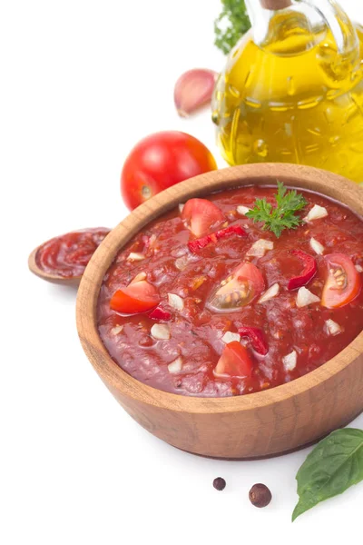 Teknede beyaz sos domates sosu 