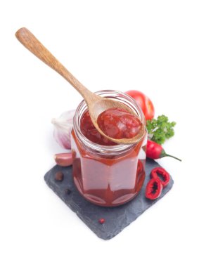 cam beyaz üzerine domates sosu 