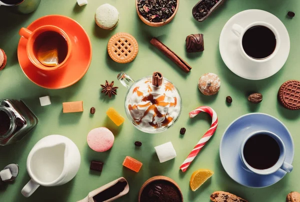 dondurma yeşil arka plan kahve fincan