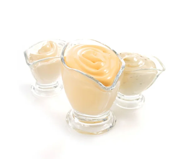Sauce mayonnaise sur fond blanc — Photo