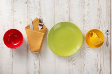 mutfak eşyası ve çanak çömlek, ahşap arka plan