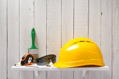 araçları ve aletleri raf kümesi