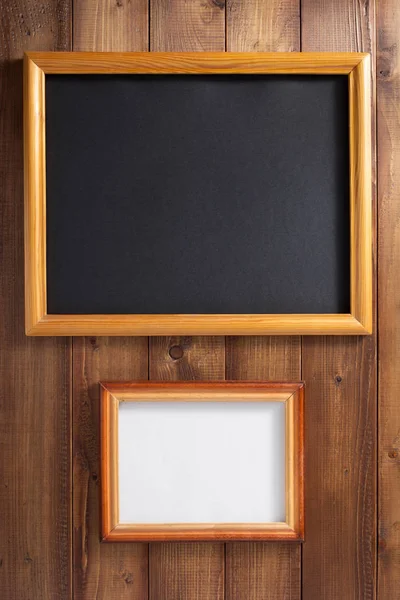 Фото рамка на деревянном фоне — стоковое фото
