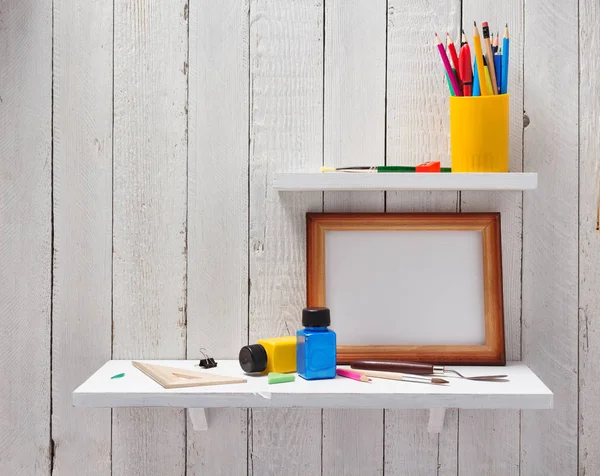 School supplies and tools at  wooden shelf — Stock Photo, Image