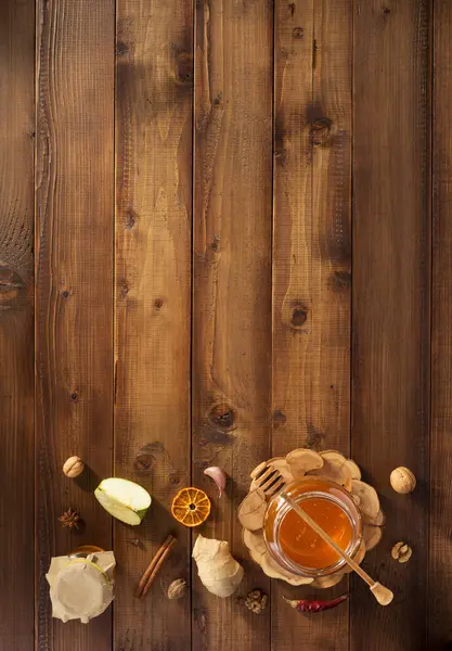 Glass jar of honey on wood — Stock Photo, Image