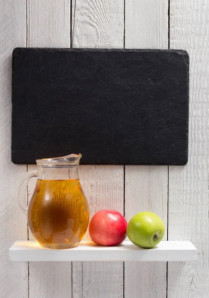 Succo di mela a scaffale — Foto Stock