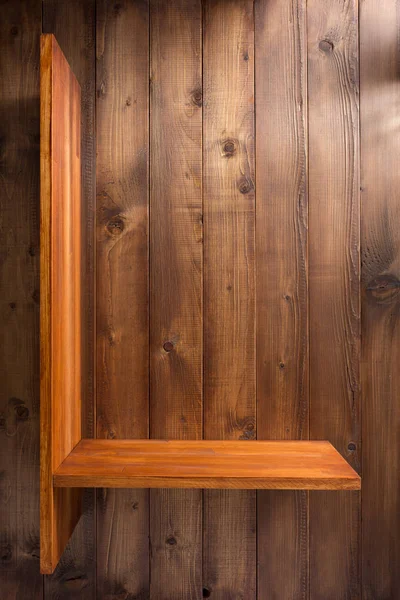 Prateleira na parede de fundo de madeira — Fotografia de Stock