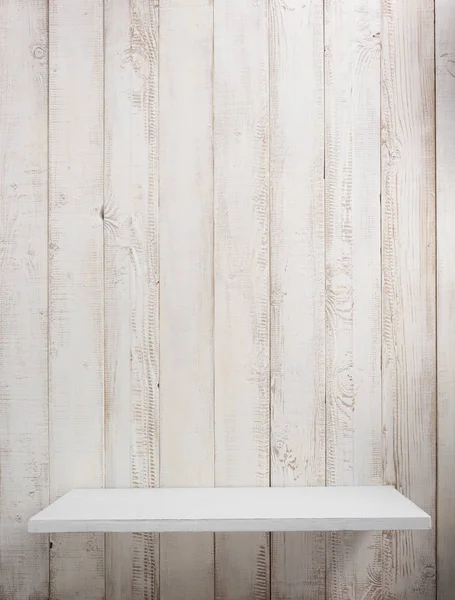 Дерев'яна полиця на білому фоні — стокове фото