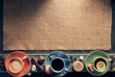 fincan kahve ve çay ahşap üzerine