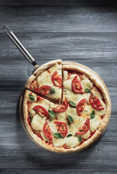 Pizza italiana a legna — Foto Stock