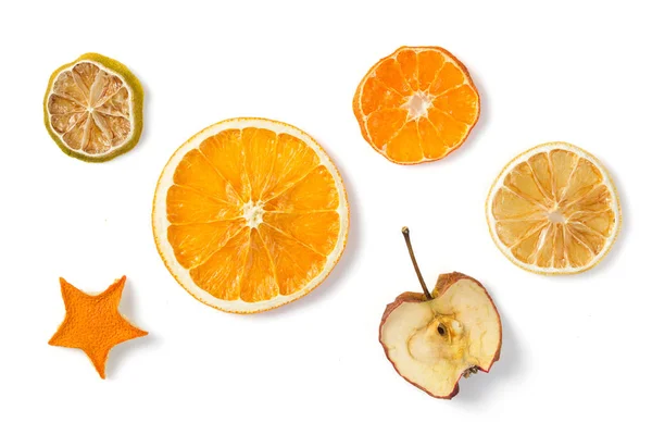Getrocknete Früchte isoliert auf weiß — Stockfoto