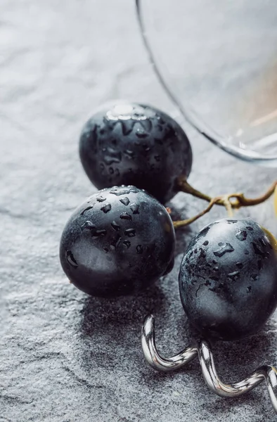 Grapes and wine glass — Stock Photo, Image