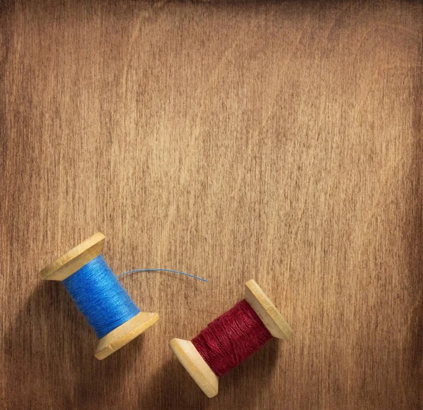 Spool of thread on wood — Stock Photo, Image