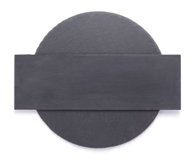 Beyaz arka plan üzerinde kayrak taş tepsi