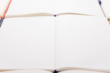 arkaplan olarak not defteri ya da defter kağıdı