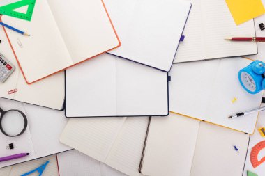 Not defteri ya da okul malzemelerinin olduğu defter.