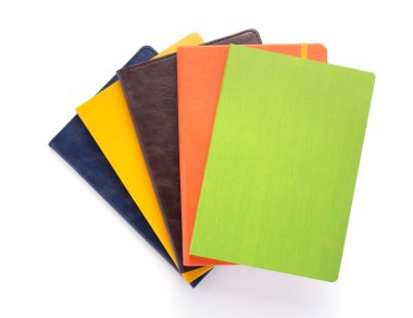 beyaz arkaplanda not defteri ya da defter kağıdı