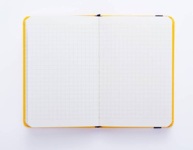 beyaz arkaplanda not defteri ya da defter kağıdı