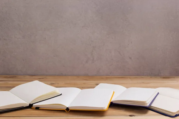 Notitieblok Papieren Notitieblok Aan Houten Tafel Achtergrond Tafel — Stockfoto