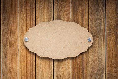 İsim levhası ya da duvar levhası tahta arkaplan dokusu yüzeyinde, vidayla