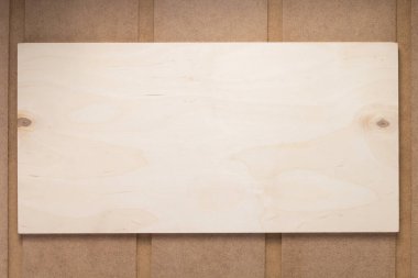 Ahşap mdf panolarındaki isim levhası ya da duvar işareti doku yüzeyi olarak kullanılacak