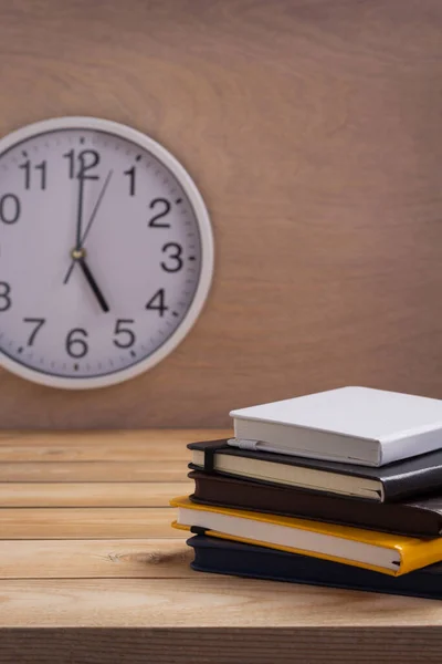 Notitieblok Papieren Notitieblok Aan Houten Tafel Achtergrond Tafel — Stockfoto