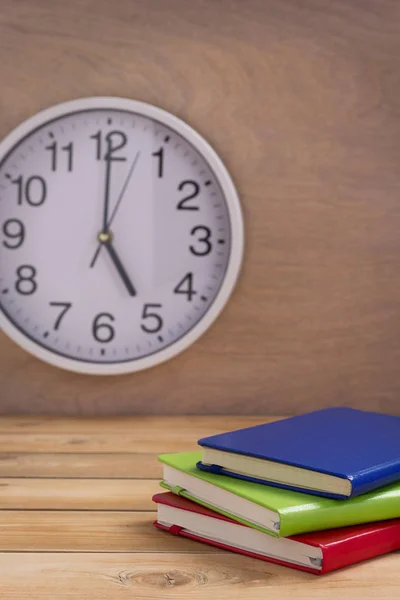 Notitieblok Papieren Notitieblok Aan Houten Tafel Achtergrond Tafel — Stockfoto